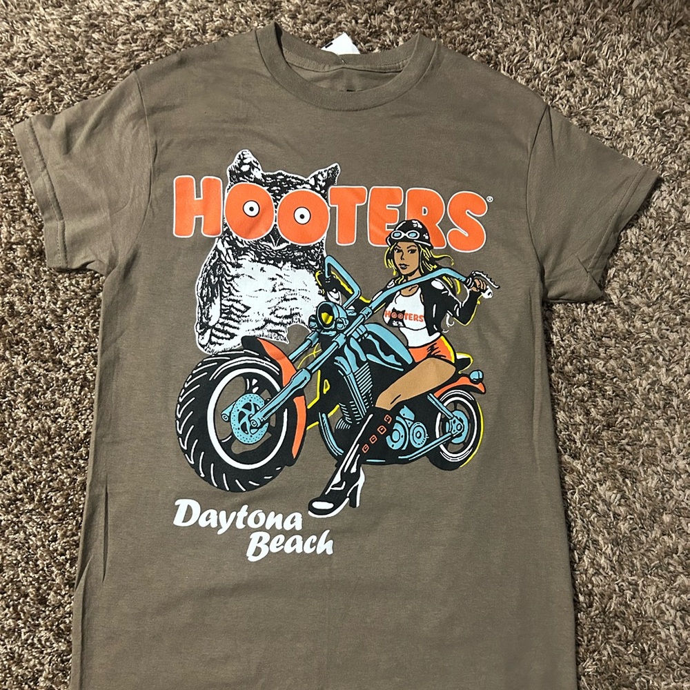 Hooters Tee Shirt